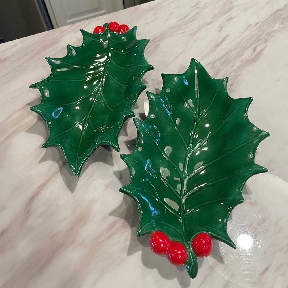 VINTAGE SET OF 2 CERAMIC HOLLY BERRY CANDY/TRINKET DISH